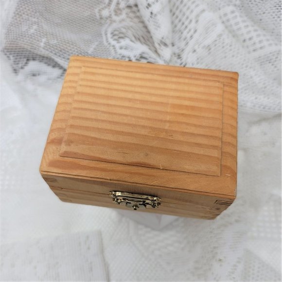 Sweet Vintage Wood Box Tongue & Groove - Picture 8 of 8